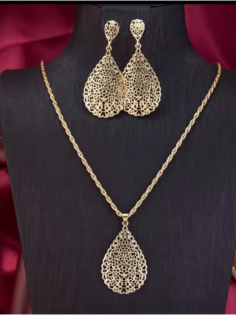 Hollowed - Out Glossy Metal Abrabic Leaf Pattern Necklace Set